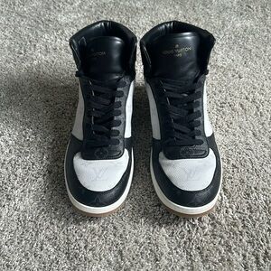 Men’s Authentic Louis Vuitton Sneakers